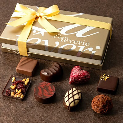 【バレンタイン2021】本命にはどんなチョコレートを渡す？赤いハートのチョコレート特集♥