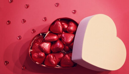 【バレンタイン2024】本命にはどんなチョコレートを渡す？赤いハートのチョコレート特集♥